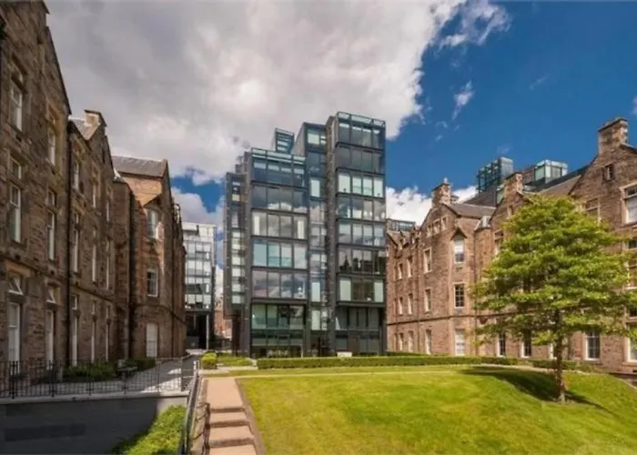 Quartermile Central Apartment